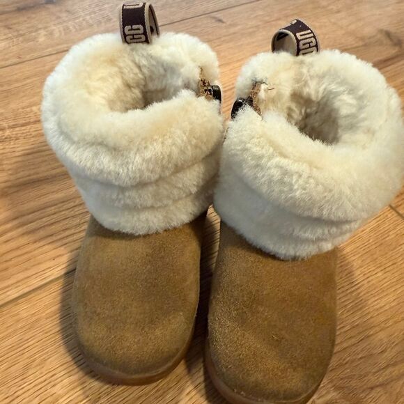 UGG Toddler Size 7 Tan and Cream Shearling Boots - Picture 1 of 7
